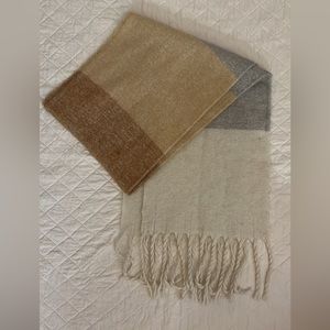Old navy scarf/shawl. Super soft!